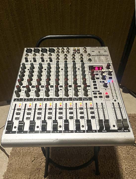 topusados-mesa-behringer-01