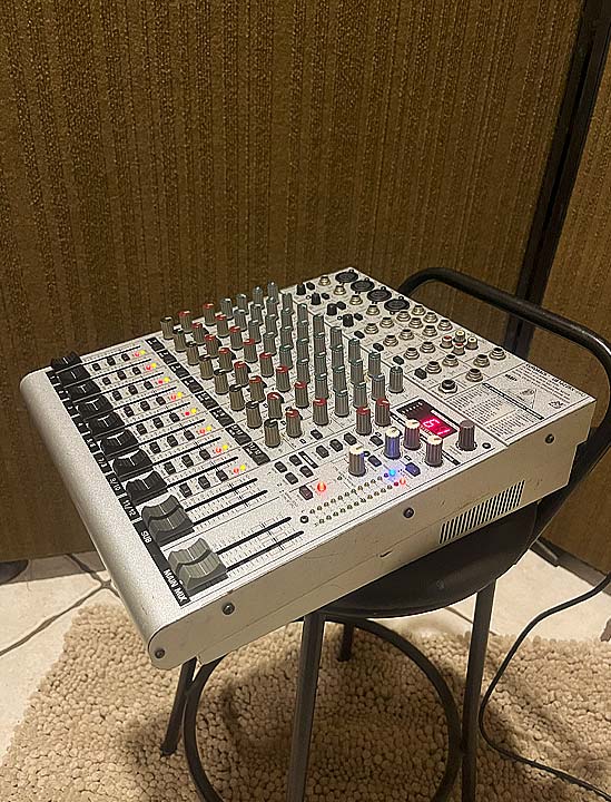 topusados-mesa-behringer-04