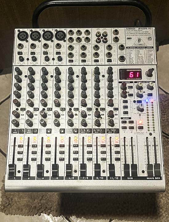 topusados-mesa-behringer-05